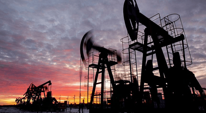 ‎Oil rises 3% amid threats to power facilities