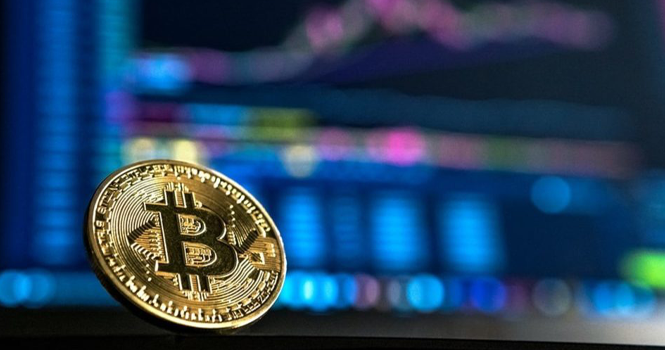 Bitcoin hits record high above $124,000 before pullback