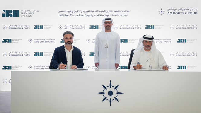 موانئ أبوظبي توقع مذكرة تفاهم مع آي آر إتش لاستكشاف فرص تزويد السفن بالوقود في ميناء خليفة