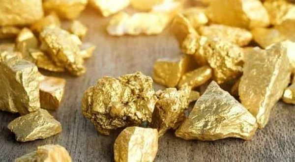 Gold closes above $4,800 on weaker dollar, easing inflation fears