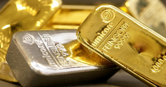 Gold settles lower as dollar strengthens; silver drops 5%