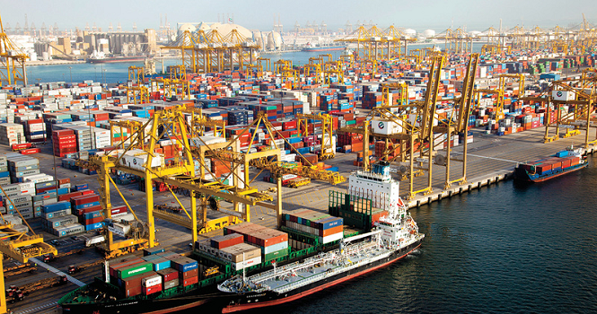 موانئ دبي تؤكد استمرار العمليات التشغيلية في ميناء جبل علي