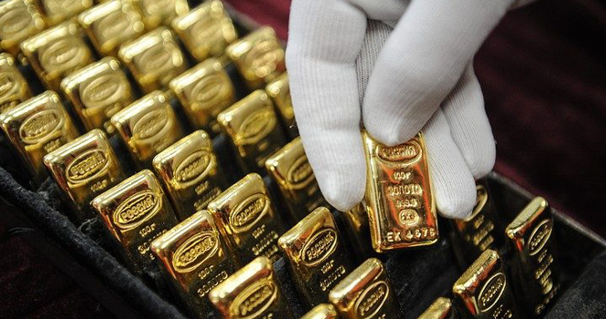‎Gold falls, heads for weekly loss