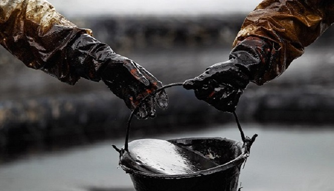 Oil closes higher, Brent nears $85