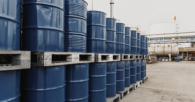 ‎Oil extends gains, rises more than 4%