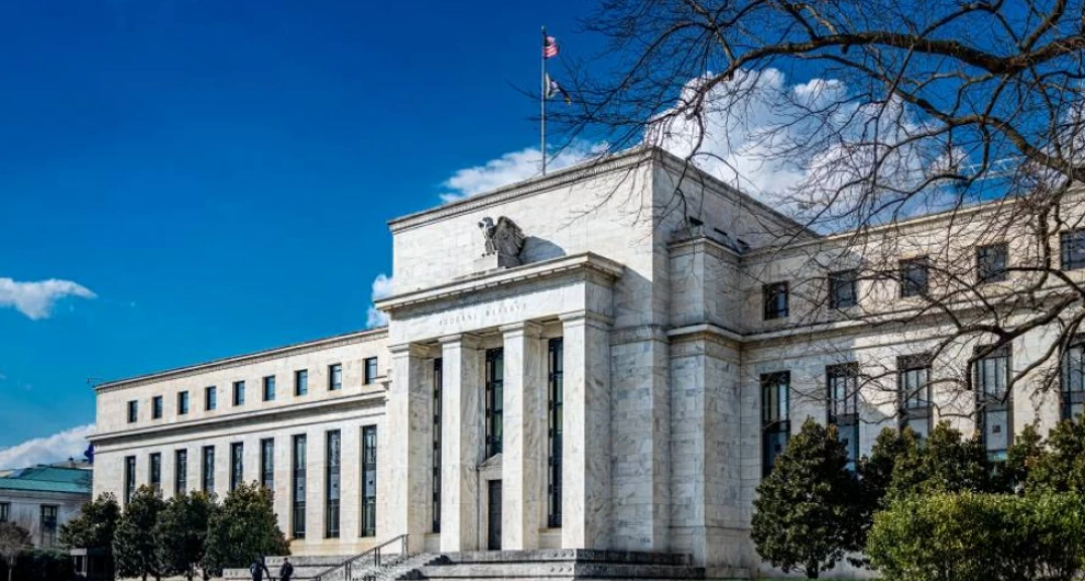 الفيدرالي يثبت الفائدة في اجتماعه الأخير برئاسة باول