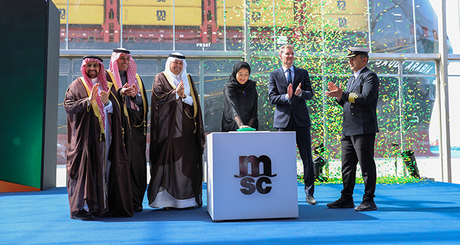 بحضور معالي وزير النقل والخدمات اللوجستية..&nbsp;شركة MSC تطلق اسم المملكة العربية السعودية على احدى سفنها العالمية و تدشن مركزها اللوجستي بميناء الملك عبدالعزيز بالدمام