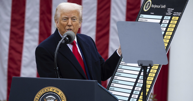 ‎Trump raises US global tariff rate from 10% to 15%