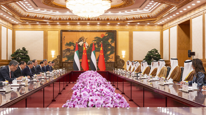 أبوظبي والصين تبحثان تعزيز الشراكة الاستراتيجية الشاملة