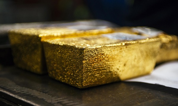 Gold, silver fall as dollar rises after Trump speech