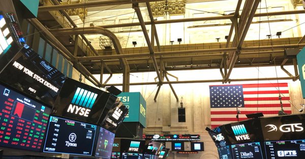 ‎Dow Jones rises 180 points to record closing high