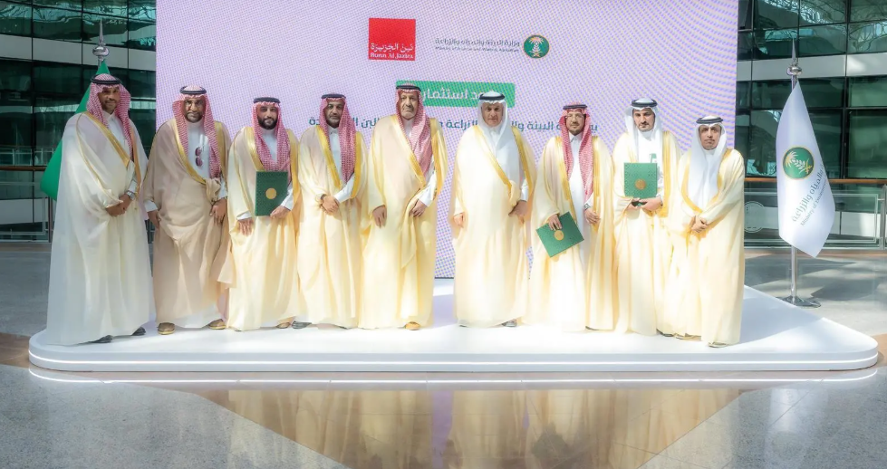 الباحة تشهد توقيع 9 عقود استثمارية لإنشاء مدن للبن واللوز وتعزيز إنتاج الدواجن