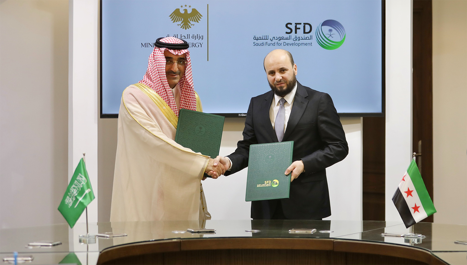 السعودية تُقدّم منحة لإمداد سوريا بـ 1.65 مليون برميل من البترول الخام