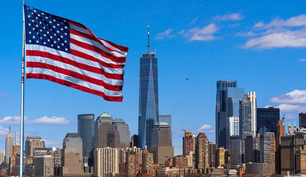 الحكومة الأمريكية تختار شركة تشب لقيادة برنامج التأمين على السفن في مضيق هرمز