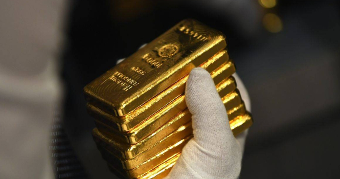 Gold hits new high as trade tensions between US, China escalate