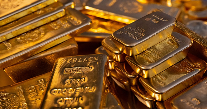 Gold rises on weak dollar