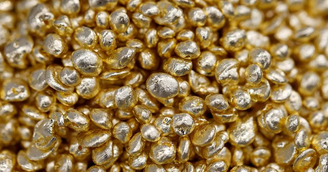 ‎Gold prices fall 2% as US dollar rises