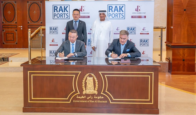 موانئ رأس الخيمة توقع اتفاقية مع جيانهوا الصينية لإنشاء مصنع للأعمدة الخرسانية