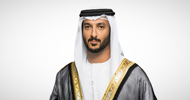 وزير الاقتصاد  الإماراتي يؤكد وفرة السلع وتراجع الأسعار