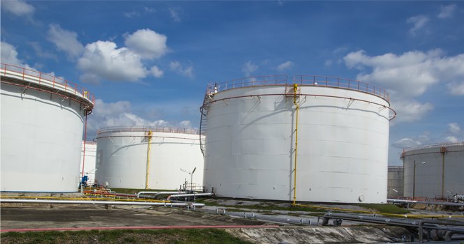 ‎US oil inventories decrease by 3.9M barrels last week