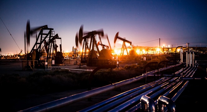 Oil prices rise on summer demand outlook