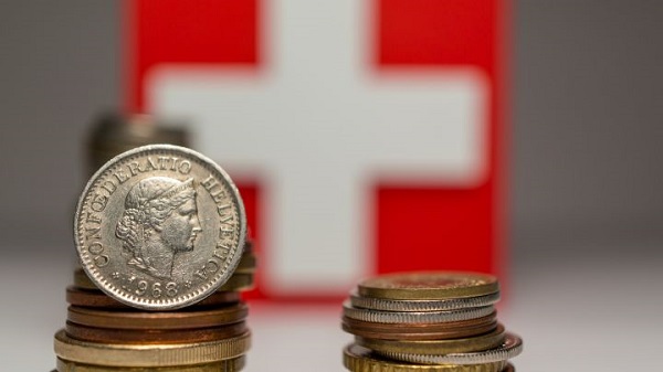 انكماش القطاع المالي السويسري مع تشديد الرقابة بعد أزمة كريدي سويس