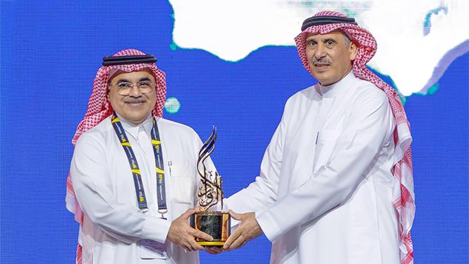 جيبكا يكرم نائب رئيس مجلس الإدارة والعضو المنتدب الأسبق لـ سابك