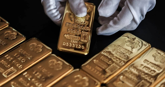 Gold prices steady, heads for weekly gains